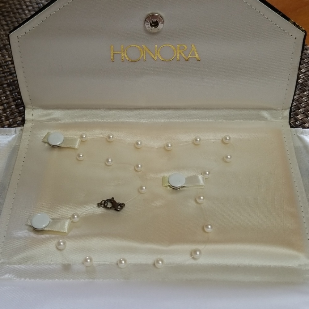 Honorable necklace